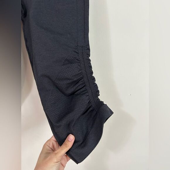 Lululemon In the Flow Seamless Crop Leggings in Black - Picture 4 of 8